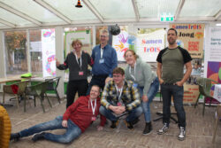 Foto van het gehele bestuur van Samen TrOtS Foto van het gehele bestuur van Samen TrOtS